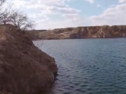 Под Запорожьем обнаружили тайное озеро, которого нет на карте (ВИДЕО)