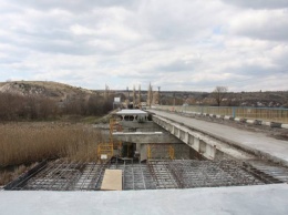До сентября в Сватово откроют отремонтированный мост
