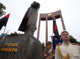 Посольство Польши выразило протест против попытки идеализации Бандеры в Украине