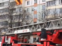 В Кирове пожарная машина застряла в грязи в 20 метрах от горящей квартиры