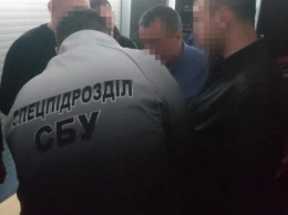 На Николаевщине задержали полицейского, обложившего данью предпринимателя