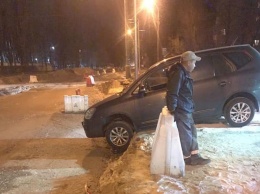 На киевской улице застрял автомобиль