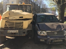 В Днепре на Поля КрАЗ снес более 10-ти автомобилей