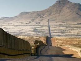 Пентагон заключил новые контракты на строительство стены на границе с Мексикой