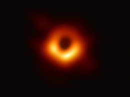 Европейские астрономы показали первый в истории снимок черной дыры (Upd.)