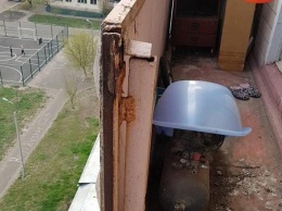 Фотофакт: в Киеве в жилом доме обвалился балкон