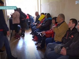В Северодонецке выстраиваются очереди для изменения места голосования