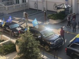 Офис Зеленского штурмуют представители Автомайдана: требуют анализов