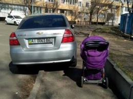 Герой парковки не дал пройти молодой матери