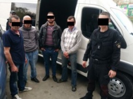 В Запорожье задержали четверых нелегалов, которые год находились в розыске (ФОТО)