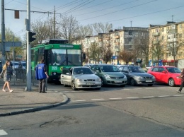 В Днепре на Поля ДТП с троллейбусом: движение затруднено (Фото)