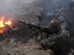 Боевики с начала суток 4 раза обстреляли позиции украинских военных на Донбассе, - Минобороны