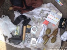 На Днепропетровщине 36-летний мужчина хранил дома оружие и наркотики (ВИДЕО)