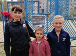 Новакоховские ювенальные полицейские провели беседу с юными горожанами