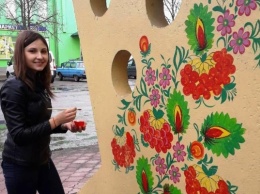 Полиция Днепропетровщины привлекла юных художниц к борьбе с рекламой наркотиков