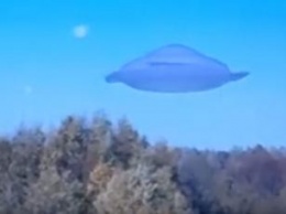 Инопланетяне уже не скрываются: Дерзкий гигантский НЛО зомбировал оператора
