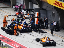 Гонщики McLaren комментируют инцидент с Квятом