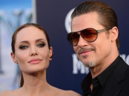 Официально: Анджелина Джоли и Брэд Питт развелись спустя три года после расставания
