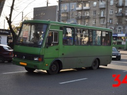 Жители Днепра требуют заменить маршрутки №34 и №106 на большие автобусы