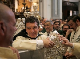 Антонио Бандерас возглавил католическую мессу