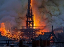 Жутчайшее зрелище: полыхает Собор Парижской Богоматери (Фото/Видео)