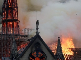 Нотр-Дам-де-Пари в огне: пожар уничтожает Собор Парижской Богоматери