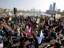 Тысячи экологических активистов блокировали центр Лондона