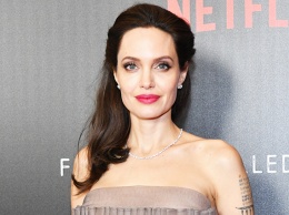 Больше не Питт! Анджелина Джоли официально избавилась от двойной фамилии
