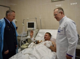 В больницу Мечникова передали новый аппарат для лечения раненых саперов