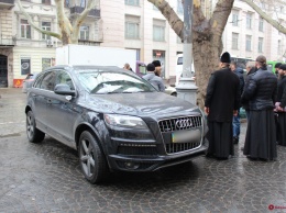 Монах испугался GPS-трекера в своем Audi Q7