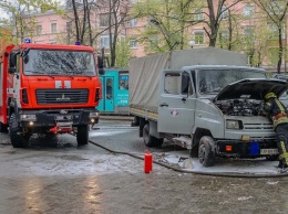 В центре Днепра загорелся грузовой автомобиль