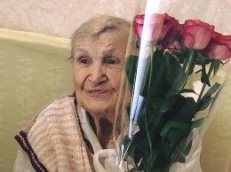 Смотрит на жизнь позитивно: в Днепре ветеран дожила до 100 лет (Фото)