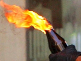 В Ровенской области неизвестные бросили зажигательную смесь в дом депутата