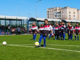 В Синельниково рядом со школой №7 открыли стадион европейского образца, - Валентин Резниченко