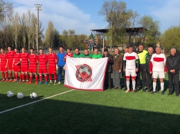 В Кривом Роге 60-летие ФК "Кривбасс" отметили матчем между молодежью и ветеранами
