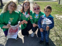 Мирноградские школьники провели экологическую акцию «Сохраним окружающую среду вместе!»