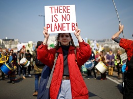 В Париже две тысячи активистов провели акцию в защиту климата