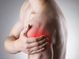 Медики рассказали о причинах боли в плечах