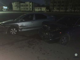 На Московском проспекте две машины протаранили припаркованную "KIA". Есть пострадавший, - ФОТО