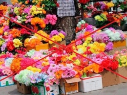 В Сумах собирают подписи за запрет продажи искусственных цветов