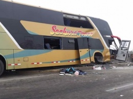 В Перу автобус с полусотней пассажиров протаранил отбойник, есть жертвы