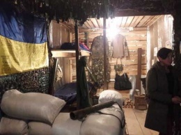 В никопольский музей АТО ворвался пьяный дебошир и сорвал государственный флаг
