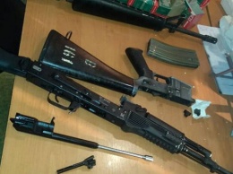 В Луганской области мужчина передвигался по населенному пункту с гранатами и винтовками