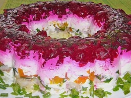 Что приготовить на Пасху: новый свекольный салат съедят раньше шубы