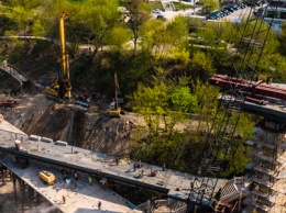 В Киеве строят пешеходный мост от Крещатого парка до Владимирской горки: как он выглядит сейчас