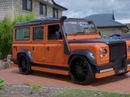Австралийцы превратили Land Rover Defender в машинку Hot Wheels