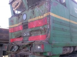 В Петровском карьере ЦГОКа столкнулись локомотив и грузовой поезд - ФОТО
