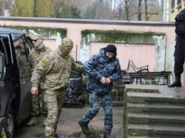 Пленным украинским морякам разрешили позвонить домой