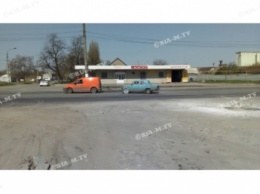 ВАЗ в Мелитополе остался без мотора и капота (фото)