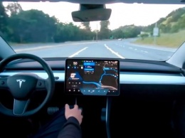 Tesla показала как работает система автономного вождения 5 уровня